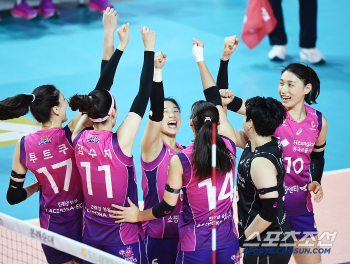 '김연경 은퇴' 흥국생명, 최다 잔여 경기 신기록 우승 확정...정관장은…
