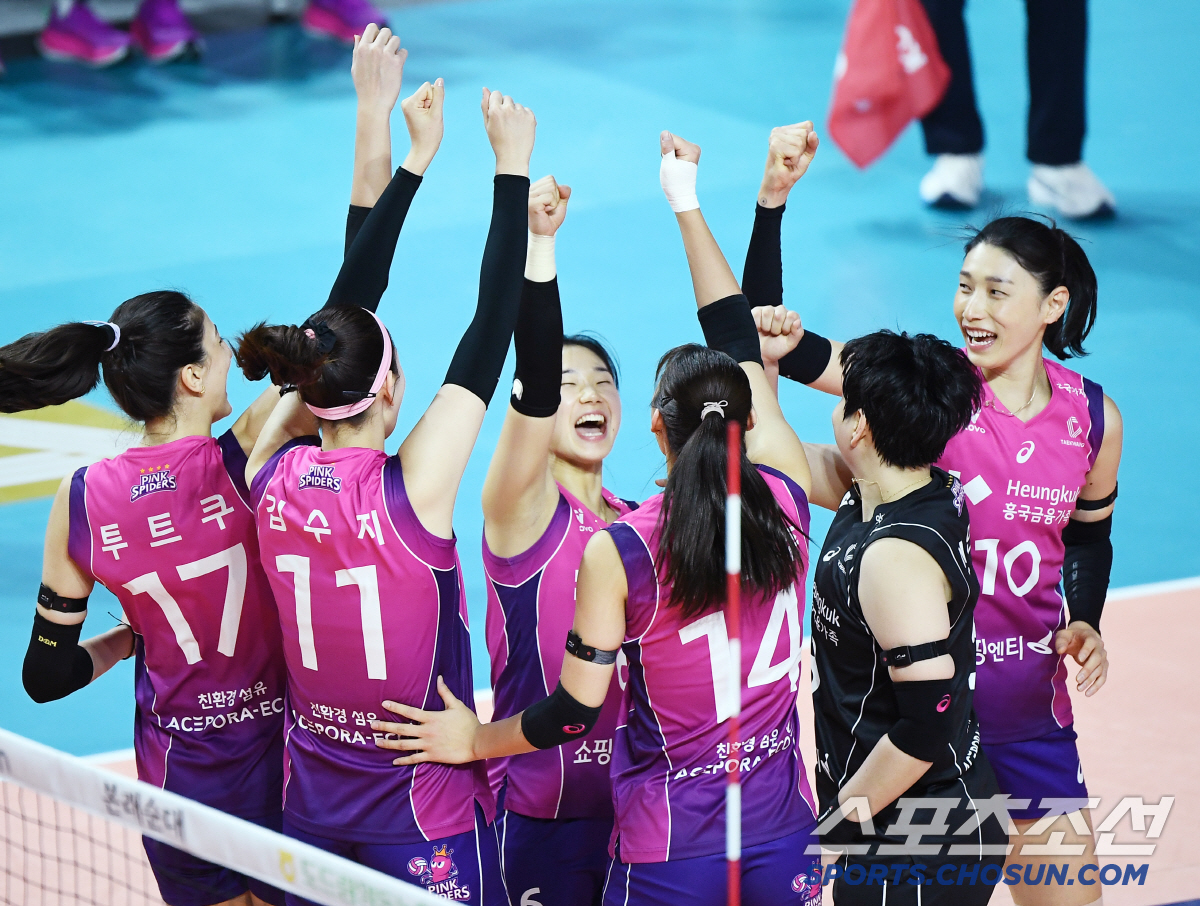 '김연경 은퇴' 흥국생명, 최다 잔여 경기 신기록 우승 확정...정관장은…
