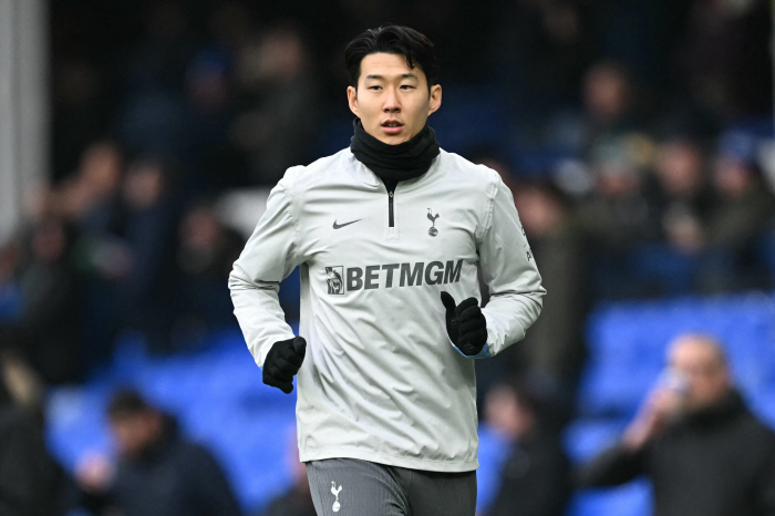 손흥민 맨유 이적설 종결…포스테코글루 "SON, EPL 톱5 여전한 클래…