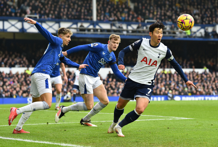 손흥민 맨유 이적설 종결…포스테코글루 "SON, EPL 톱5 여전한 클래…