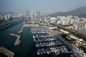 재개발 앞둔 부산 수영만요트경기장 행정대집행 예고