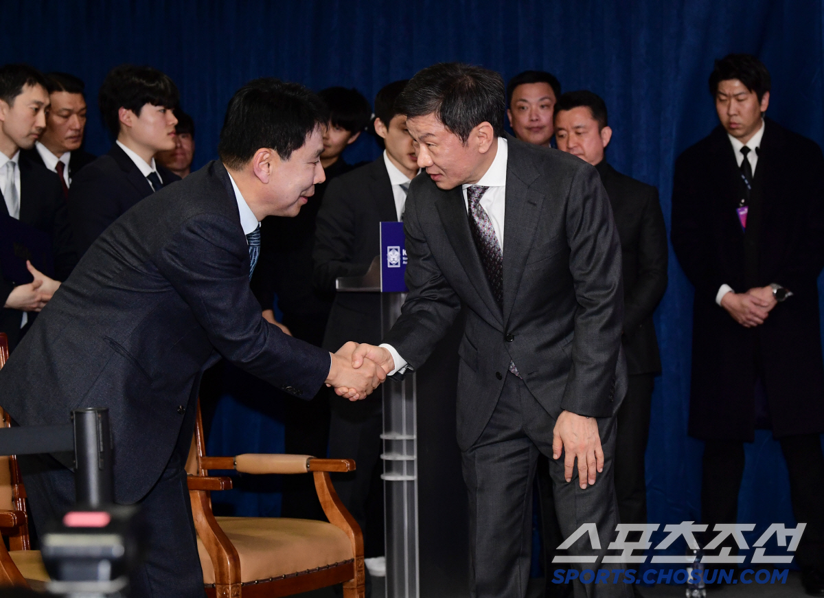 "쉽지 않은 도전" 축구계 85%는 왜 정몽규 회장을 지지했나, 그들의 …