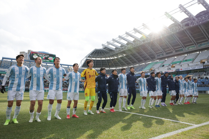 "어서와 '현대가 더비'는 처음이지" '1승1패' 울산, '1승1무' 전북 빅뱅…김판곤→포옛 라이벌전 '데뷔'