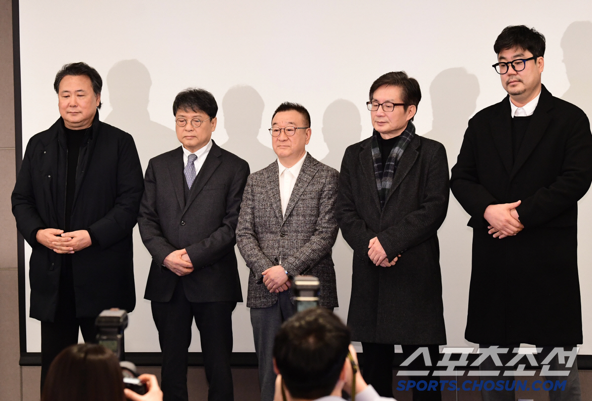 [SC현장] "뉴진스, 유명하면 법보다 위인가"…가요 5대 단체, 전속계…
