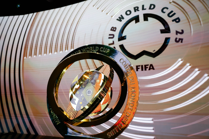 '아시아 자존심' 울산, 위대한 도전 앞서 FIFA 클럽 월드컵 트로피 …