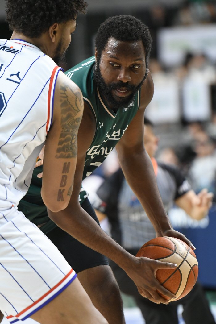 '밀실행정 KBL' 오누아쿠 부상공시에 잡음 왜?…사전협의 없이 규정 예외 적용, 제도개선 계기될듯