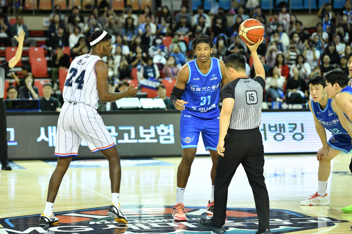 '밀실행정 KBL' 오누아쿠 부상공시에 잡음 왜?…사전협의 없이 규정 예…
