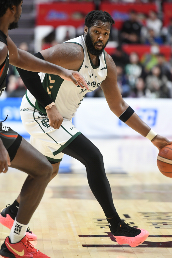 '밀실행정 KBL' 오누아쿠 부상공시에 잡음 왜?…사전협의 없이 규정 예…
