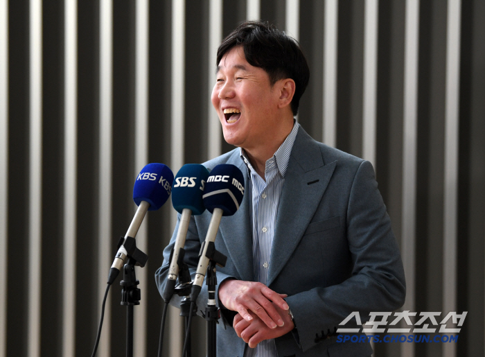 '야구 국대' 제대로 밀어준다! 류지현 감독 앞세워 '라방'으로 직접 소…