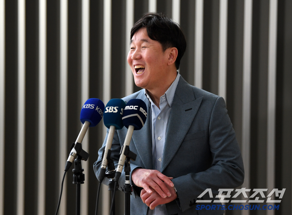 '야구 국대' 제대로 밀어준다! 류지현 감독 앞세워 '라방'으로 직접 소…