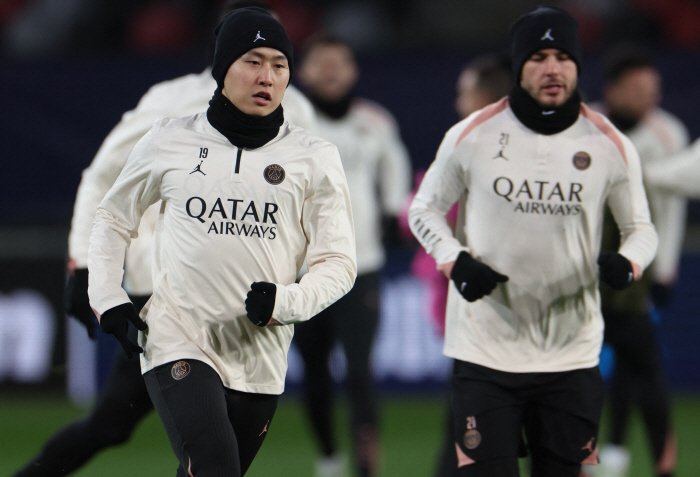 "PSG 이강인 매각 고려" 뜬금없는 방출설, 웃기고 있네...결장은 온…