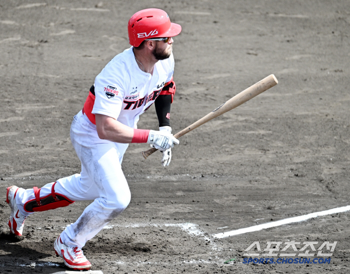 이게 KBO 톱 유격수의 클래스...오지환, 위즈덤 안타 2개 지워버렸다…