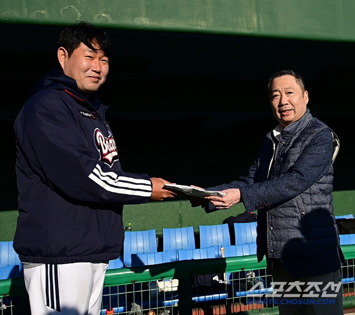 "회장님 입장하십니다" 스캠 현장 '직접 순시'→ "4위 5위하려고 야구…