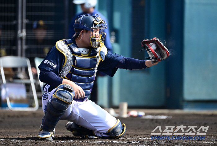 '日 타자 압도·3이닝 퍼펙트' KBO 최고 포수 양의지와 첫 호흡 잭 …