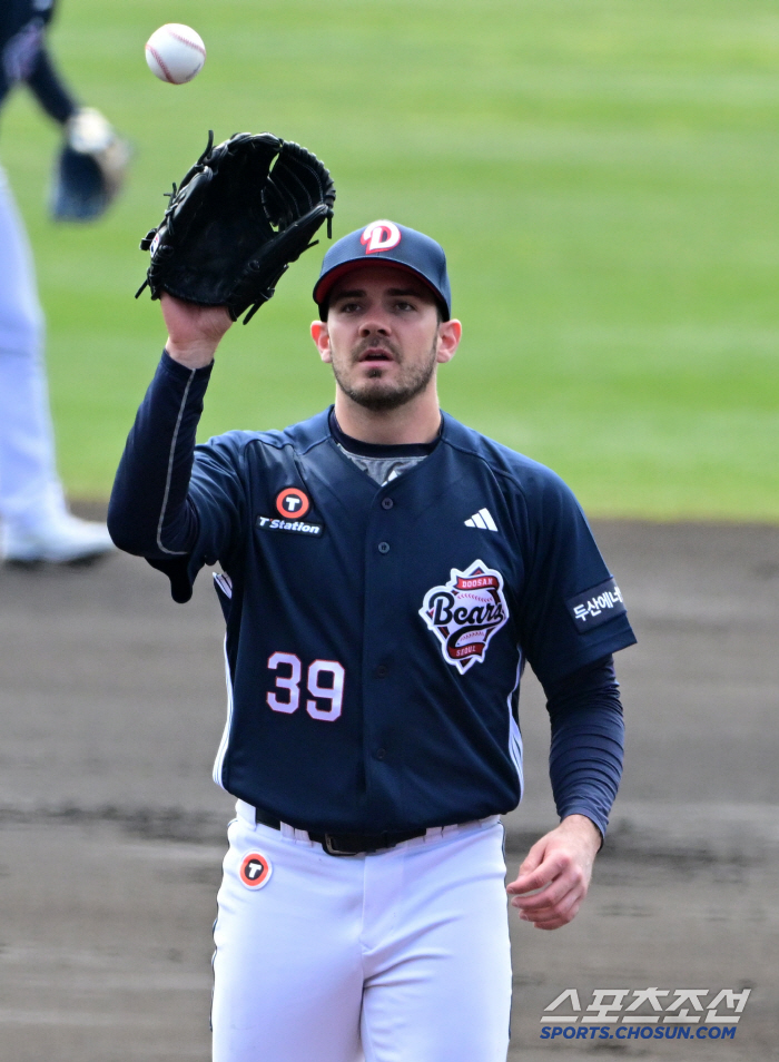 '日 타자 압도·3이닝 퍼펙트' KBO 최고 포수 양의지와 첫 호흡 잭 …
