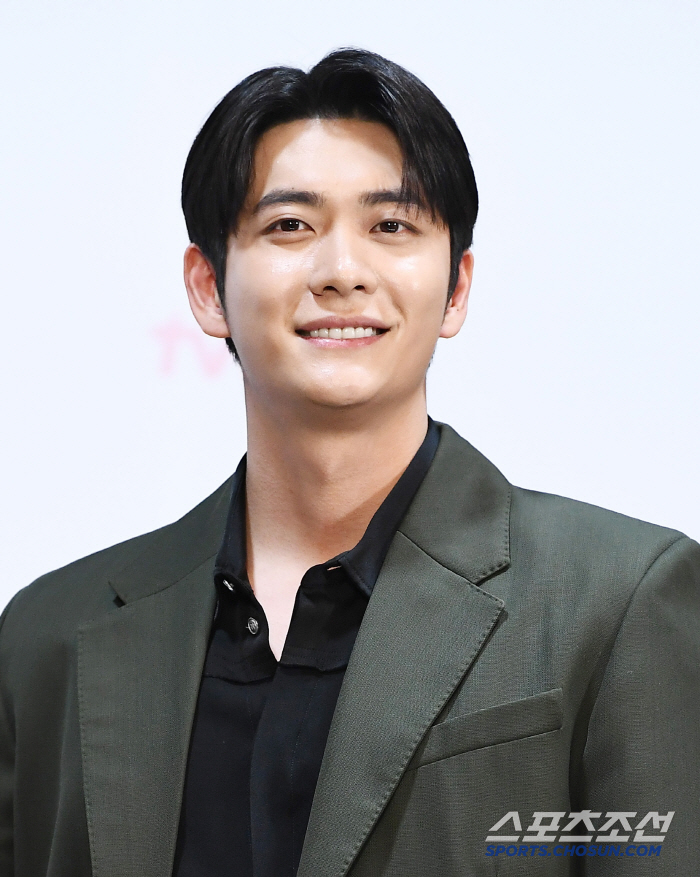 '국민 섭섭남' 강태오 MBTI가 변했다. 병장 제대하더니 성격도 외모도…
