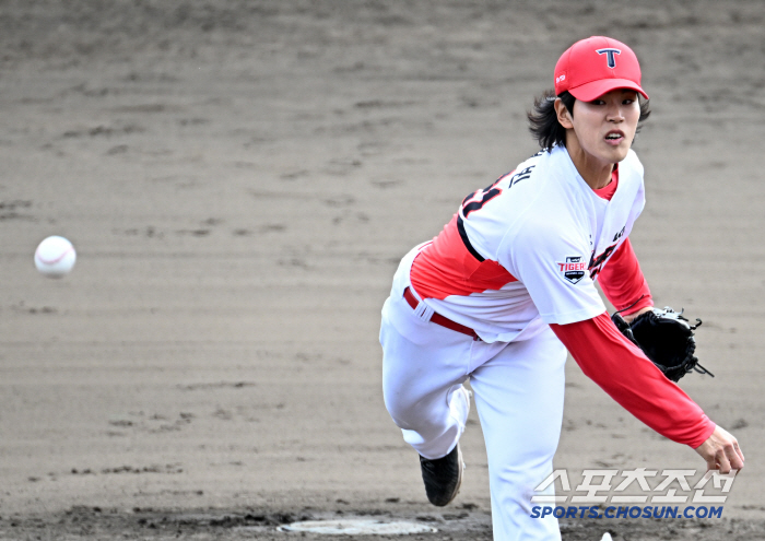 연봉 3천인데 자비로 미국행...등번호 021번 150km 육성 선수에게…