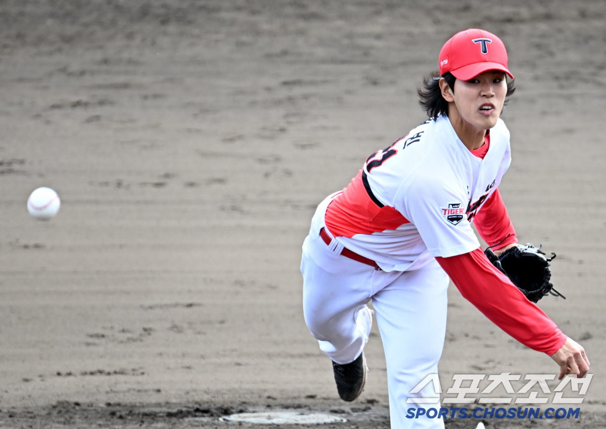 연봉 3천인데 자비로 미국행...등번호 021번 150km 육성 선수에게…