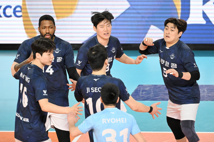 '오늘만큼은, 요스바니보다 더 무서웠다' 임재영 깜짝 활약...대한항공,…