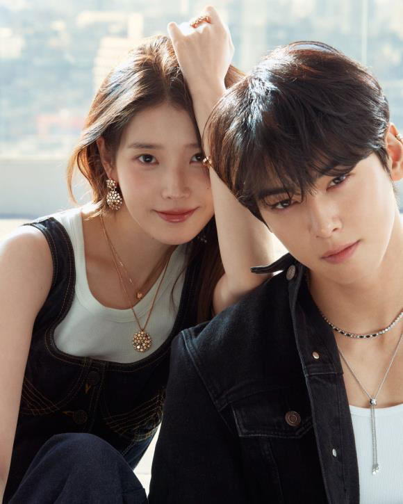 아이유♥차은우, 이 조합 왜 설레? '청춘멜로 케미' 美쳤다