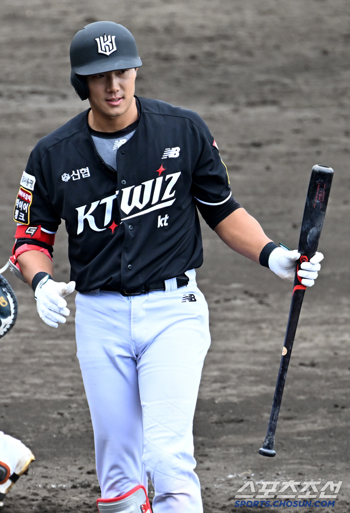 26일 일본 오키나와 고친다구장에서 열린 KT와 한화의 연습경기, 4회초 KT 장진혁이 타격을 하고 있다. 오키나와(일본)=허상욱 기자 wook@sportschosun.com/2025.02.26/