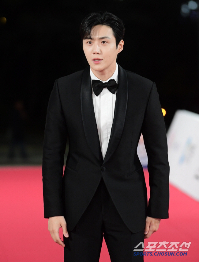 [공식]김선호, 차은우와 한 식구 됐다…판타지오와 전속계약(전문)