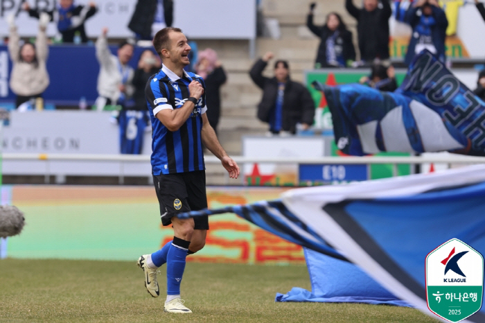 '우승 후보 대격돌? 득점 대신 퇴장 대잔치!'...'무고사 결승골' 인…