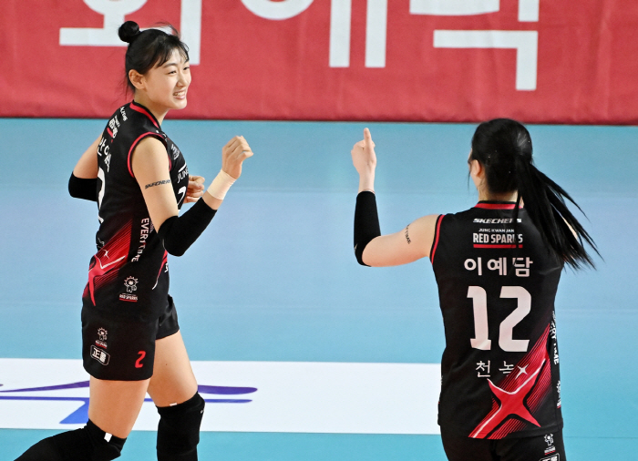 '김 다 빠진 빅매치?' 이선우 폭발한 정관장, 1위 확정 흥국생명에 대…