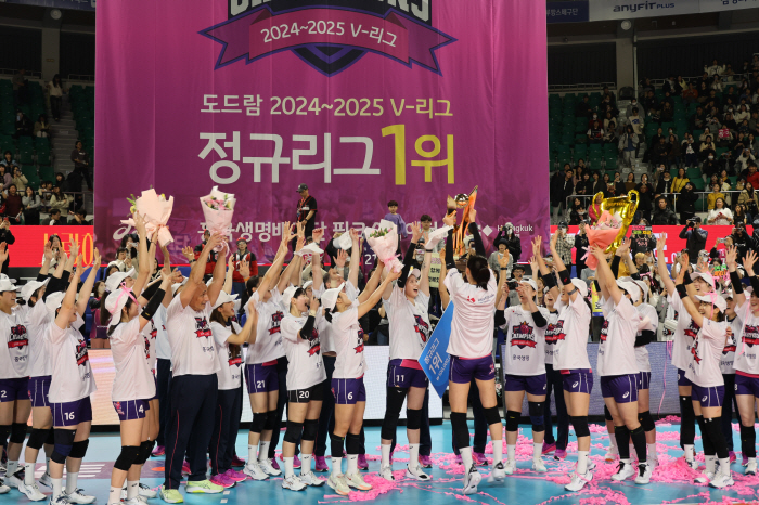 '매진! 매진! 매진! 매진!' 김연경 은퇴 투어에 구름 관중이 몰린다[…