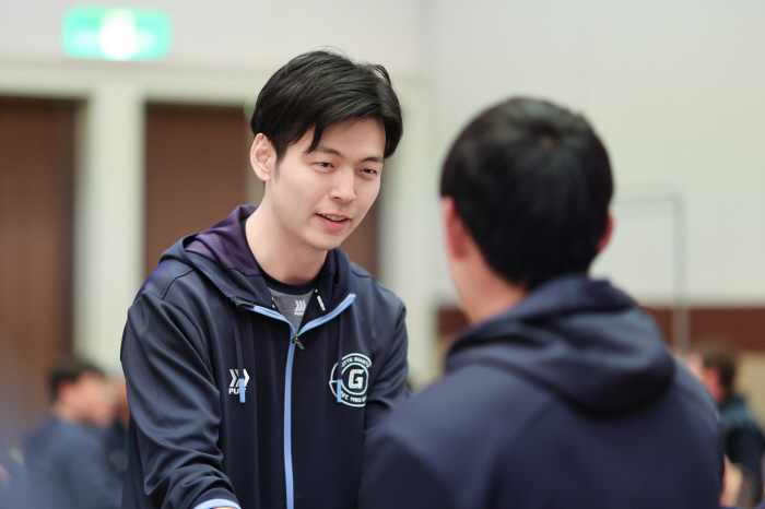 '재계 6위' 롯데그룹 후계자 스캠 출격! 묵직한 메시지 "올해는 가을야구하자"→지바롯데 교류 '진두지휘'