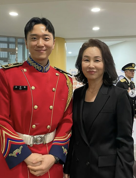 ‘김연아♥’ 고우림, 3·1절 기념식서 포착..김미숙과 귀한 투샷