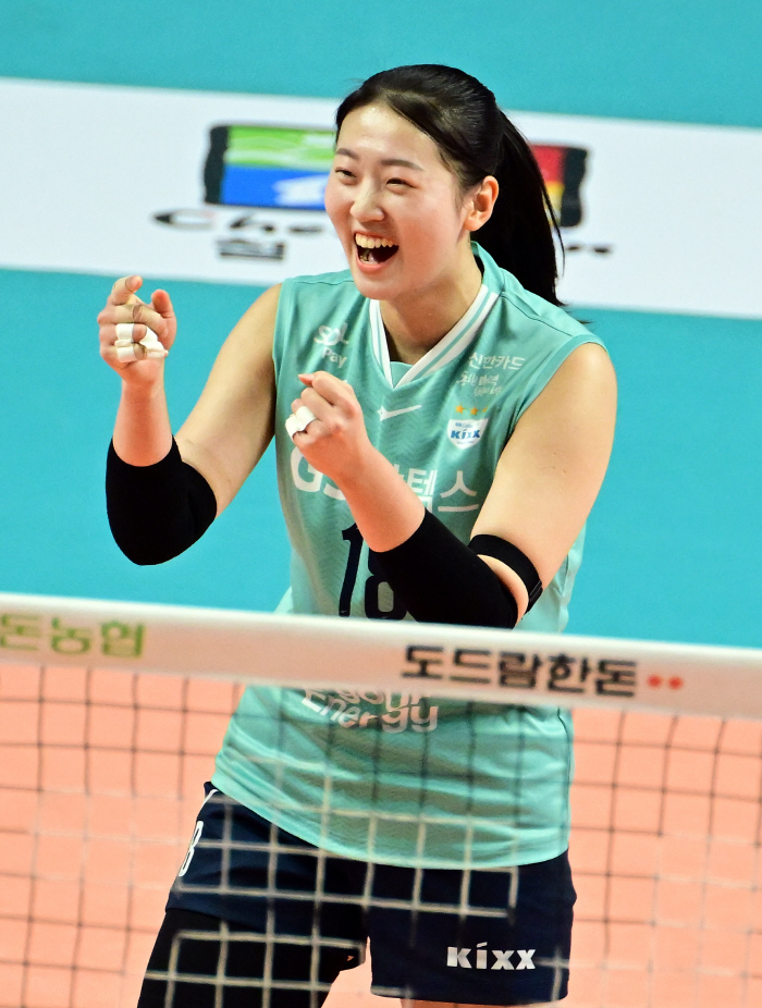 1m82 신인 거포 향한 기대? '14연패→5할 승률+전구단 상대 승리' 대반전의 GS칼텍스[수원브리핑]