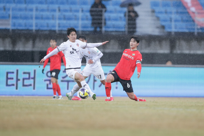 [K리그1 리뷰]강원도, 제주도 아쉬운 '헛심공방'…0-0 무승부, 나란히 1승1무1패에 만족