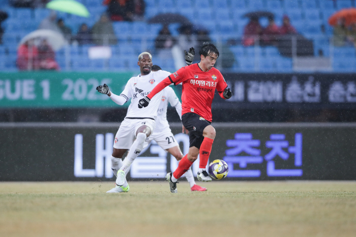 [K리그1 리뷰]강원도, 제주도 아쉬운 '헛심공방'…0-0 무승부, 나란…