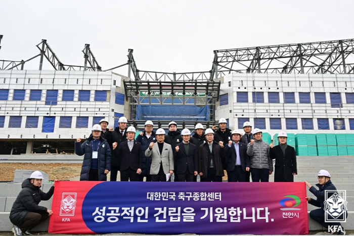 "꼼꼼히 챙길 것" 정몽규 KFA 회장, 광폭 행보…천안 축구종합센터 점…