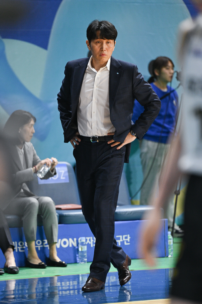 '82.7% 확률 잡았다!' 위성우 감독 女 PO 최다승 사령탑 공동 1…