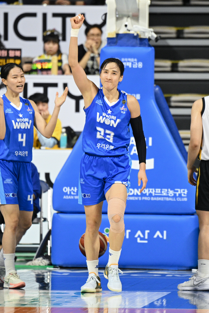 '82.7% 확률 잡았다!' 위성우 감독 女 PO 최다승 사령탑 공동 1…