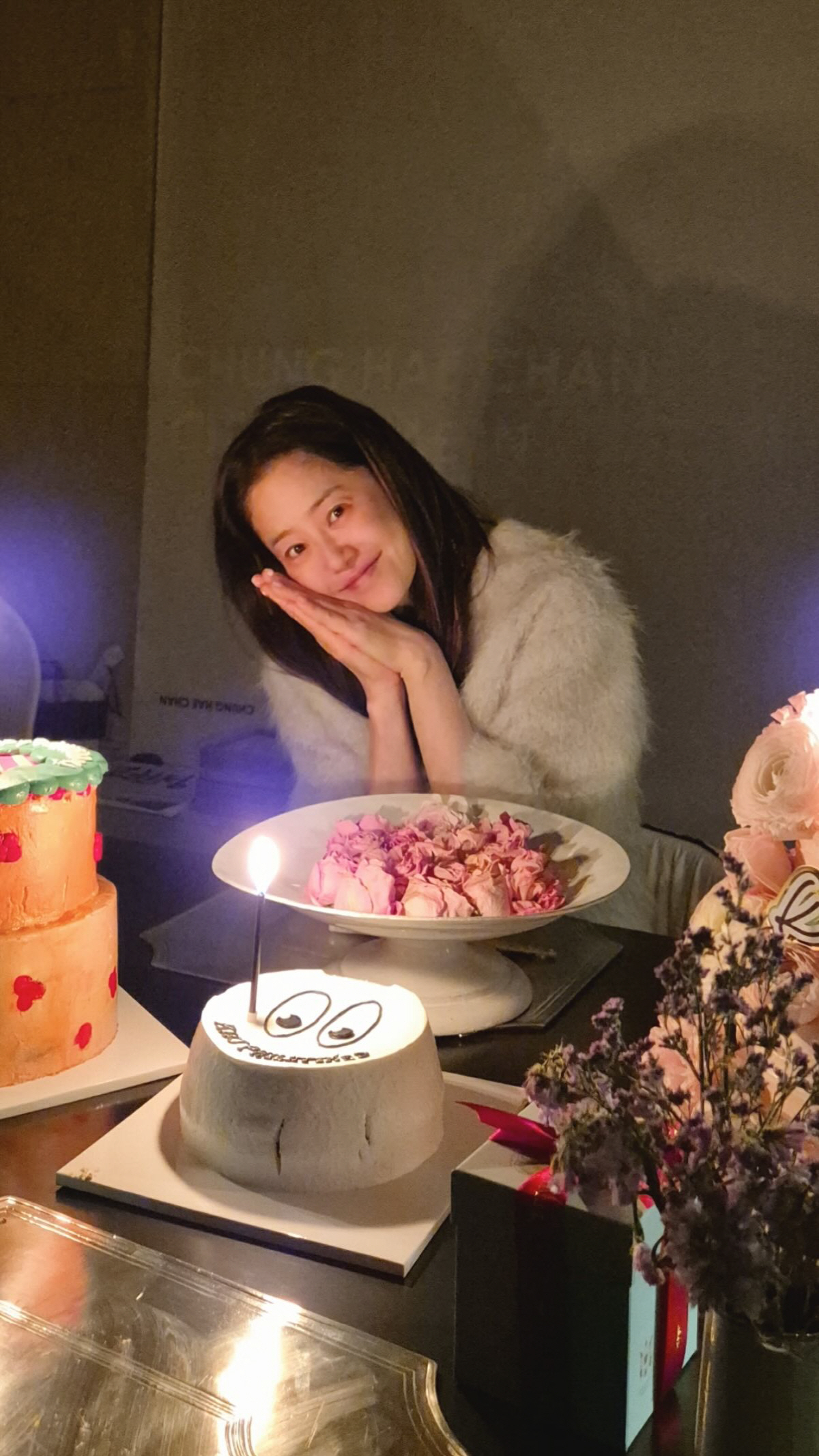 고현정, 화려한 생일파티...선물 한가득 감사 인사= 반전 애교 "이런 …