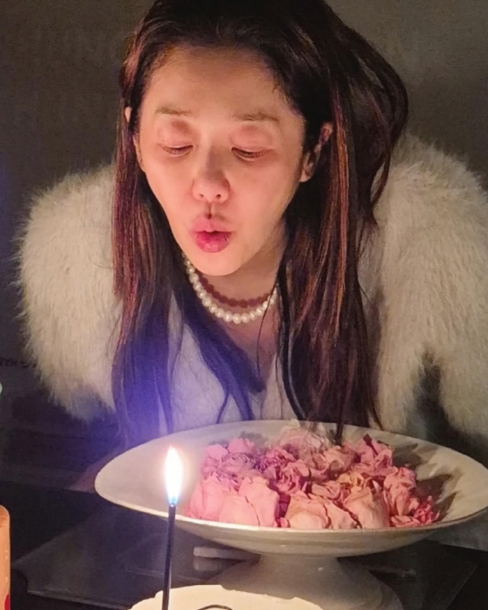 고현정, 화려한 생일파티...선물 한가득 감사 인사= 반전 애교 "이런 …