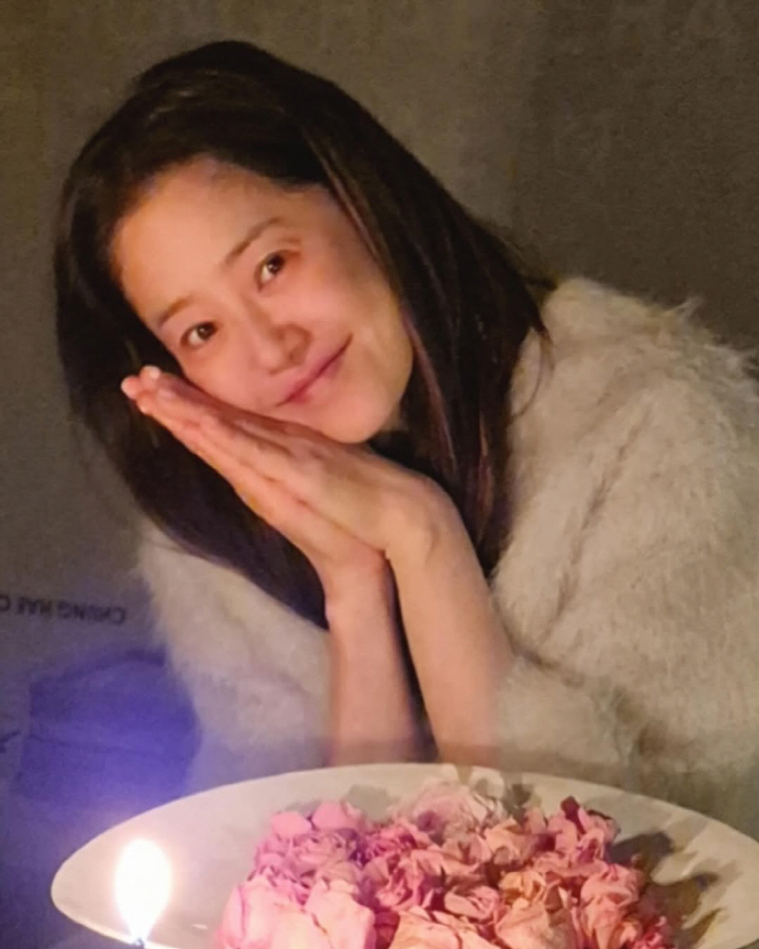 고현정, 화려한 생일파티...선물 한가득 감사 인사= 반전 애교 "이런 …