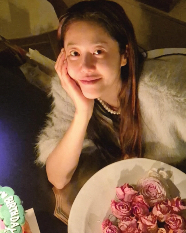 [SCin스타] "50대 무결점 피부" 고현정, 생일 맞이 민낯 공개