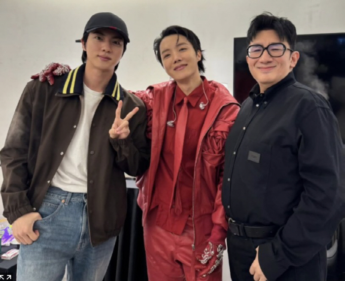 [SCin스타] 슬림해진 방시혁·진도 감동한 ‘제이홉 콘서트’…"노래까지…