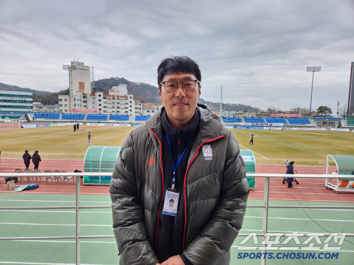 '韓 축구, 일본에 근성까지 밀린다?' 한-일 덴소컵 앞둔 박준홍 감독 …