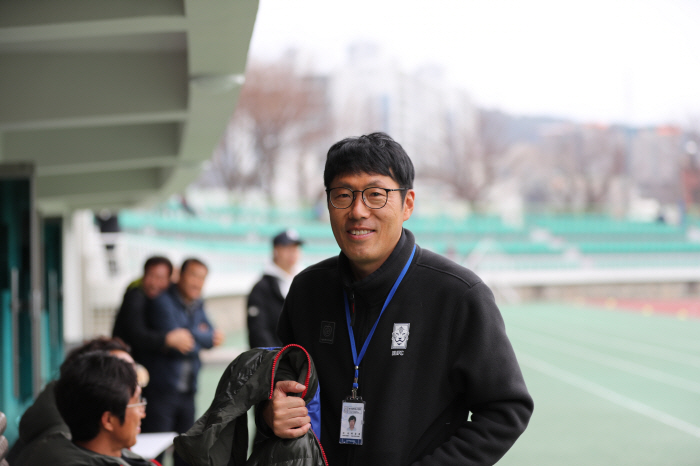 '韓 축구, 일본에 근성까지 밀린다?' 한-일 덴소컵 앞둔 박준홍 감독 …