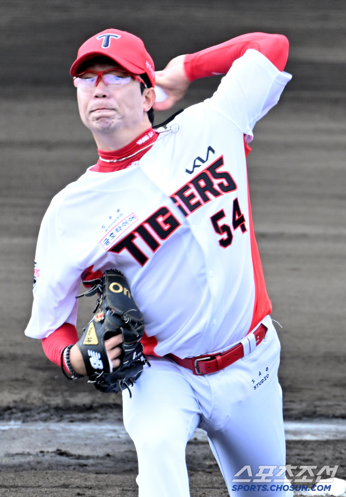 "빠른공 힘 덜 실렸고, 변화구 제구 안돼... 3이닝 1실점 대투수의 …