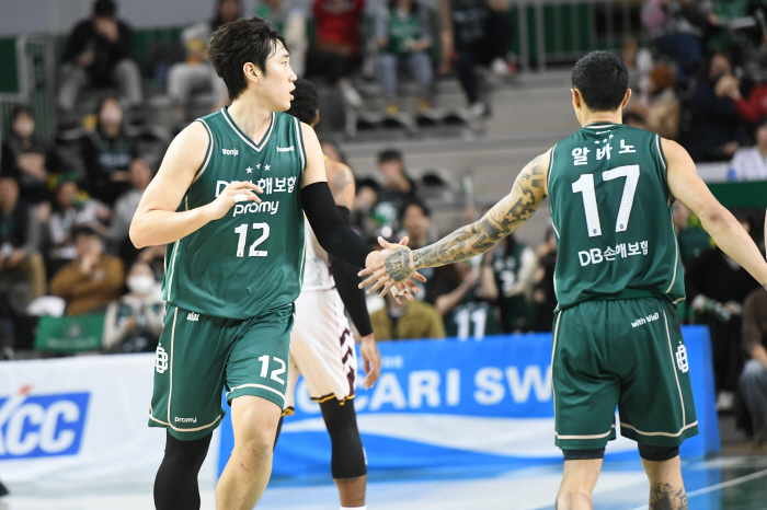 '최고 亞 쿼터 대결' DB의 알바노가 웃었다, '34득점 폭발' 타마요…