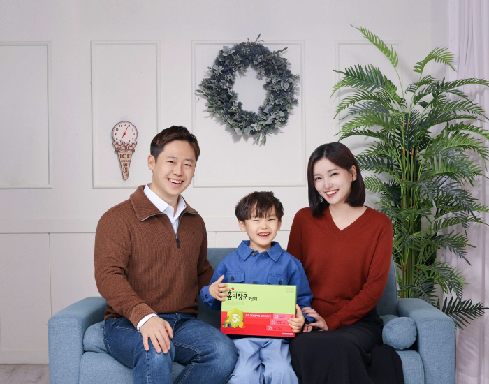 KT&G, 초·중·고 입학 임직원 자녀 축하선물 전해