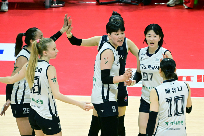 5세트 1점 차. 신인이 이런 배짱을?…도로공사, 페퍼저축은행 제압 '시…