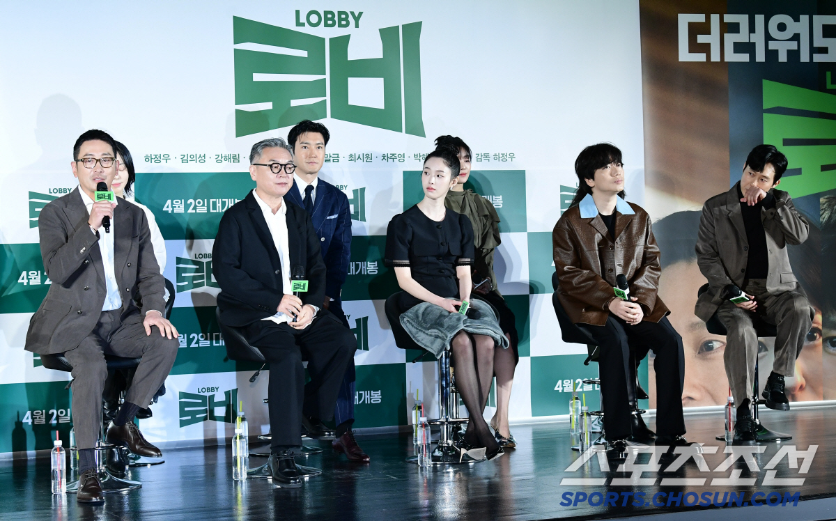 [SC현장] "10년만 감독으로 컴백"…하정우, 충무로 ★업고 '로비' …