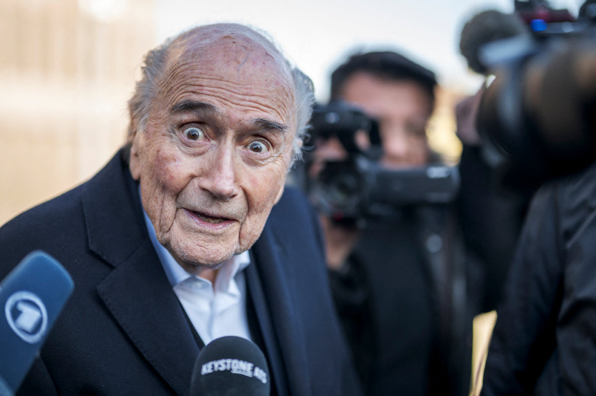 초췌해진 블라터 전 FIFA 회장, 항소심 선고 앞두고 "나는 무죄" 재…
